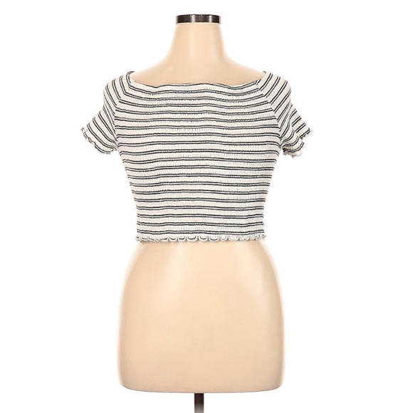 𝅺cropped ruched top - Picture 1 of 3